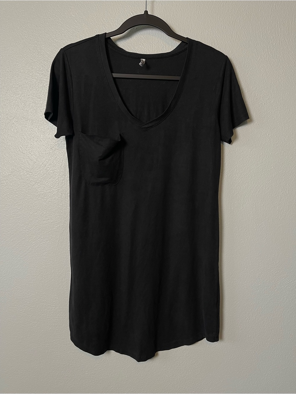 Z Supply- V-Neck Pocket Tee Dress in Black